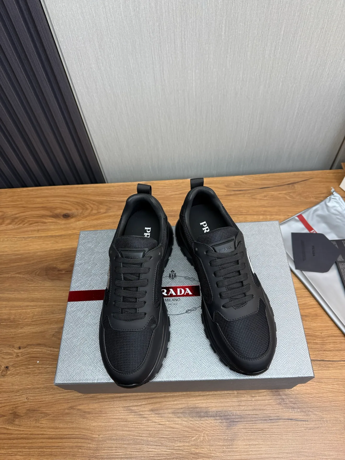 Men's shoes 💰560💰 [PRADA] Popular items in men's shoes counters, synchronized with the official website, high-quality cowhide stitching breathable mesh + cowhide lining, 1🆚1 replica, original sole, 38-45 (customized for 45, non-refundable)